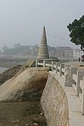 洛陽橋中的石塔
