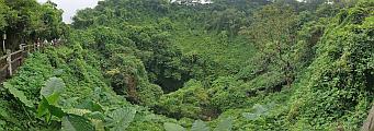 俯瞰火山口
