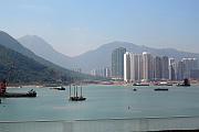 往香港口岸途中遠看東涌與鳳凰山一帶