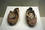 二千多年前的龍紋麻鞋