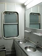 軟臥火車的洗手間