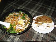  黃豆麵 (左) 和麗江粑粑