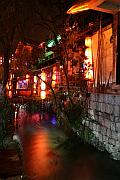 麗江古城內的酒吧街